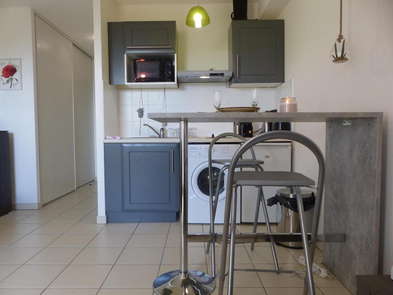 Studio LE PETIT COIN CHARMANT avec piscine à Saint-clotilde pour 2 personnes Sainte-Clotilde Esterno foto